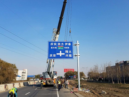 池州池州道路护栏网网片该如何进行正确的选购呢？